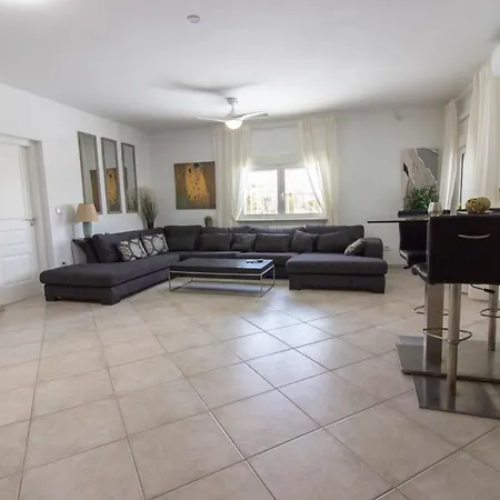 Villa Sr85 Spacious In La Escuera With Private Pool *